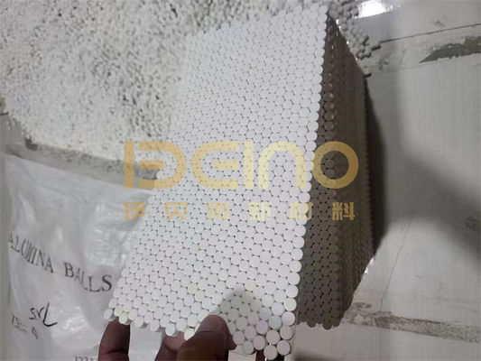 Odporne na ścieranie płyty ceramiczne rozwiązują problemy związane ze zużyciem w cementowniach, hutach i w górnictwie.